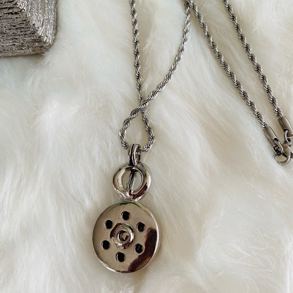 Necklace diffuser - Picture 2 of 4